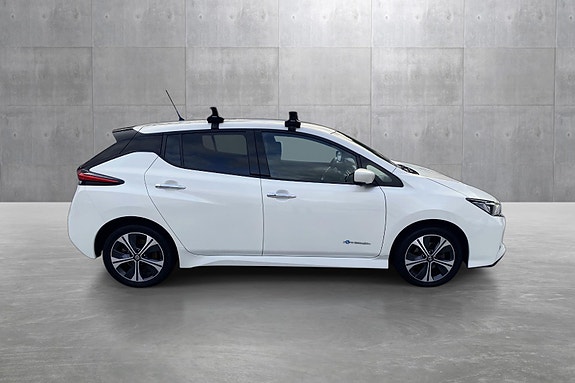 Nissan Leaf 4 of 5