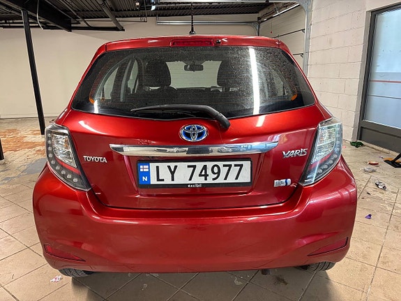 Toyota Yaris 4 of 5