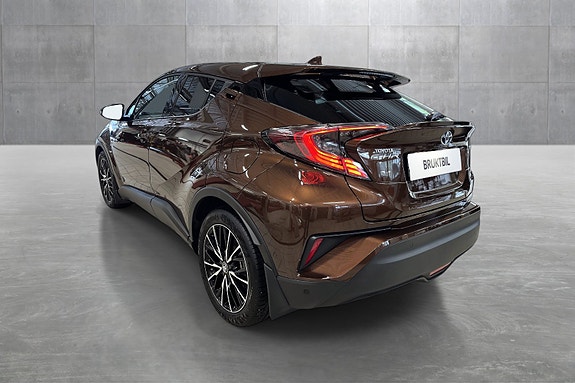 Toyota C-HR 3 of 5