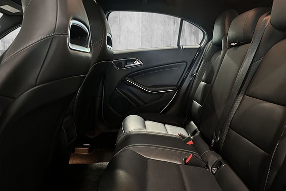 Mercedes-Benz A180 14 of 24