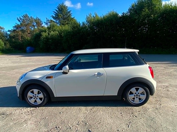 MINI One 2 of 5