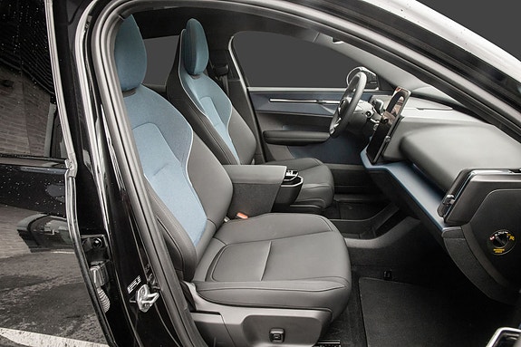 Volvo EX30 18 of 24