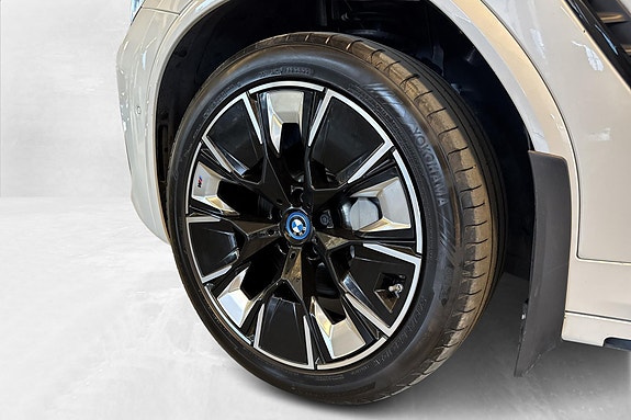 BMW iX3 2 of 5