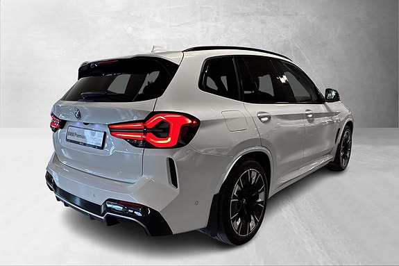 BMW iX3 4 of 5