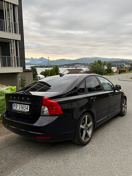 Volvo S40 2 of 5