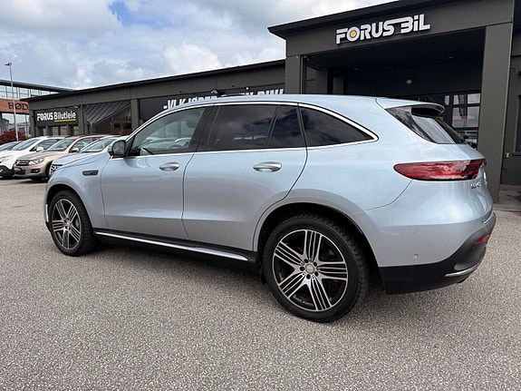 Mercedes-Benz EQC400 2 of 5