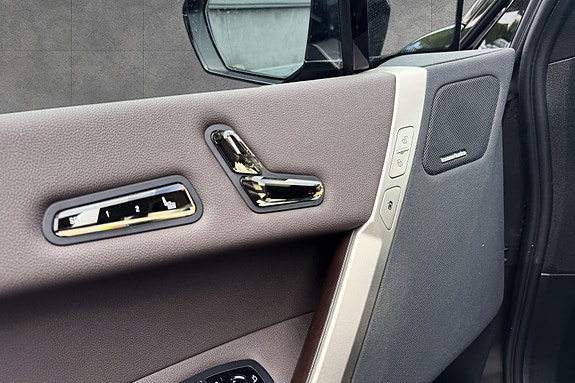 BMW iX 21 of 30