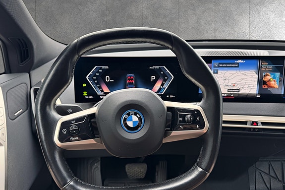 BMW iX 18 of 30