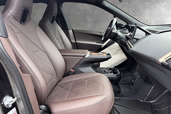 BMW iX 16 of 30