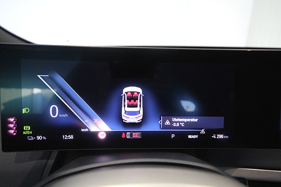 BMW iX 20 of 30