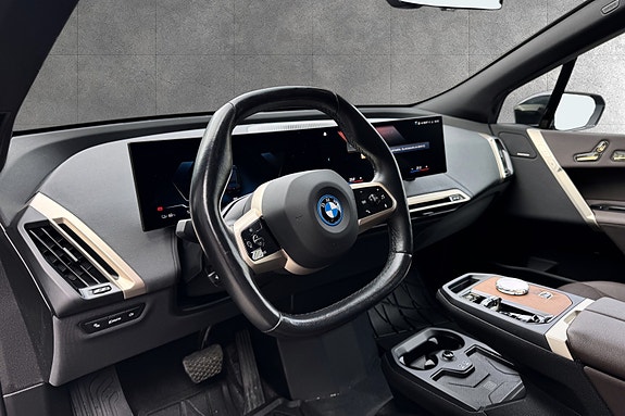 BMW iX 13 of 30