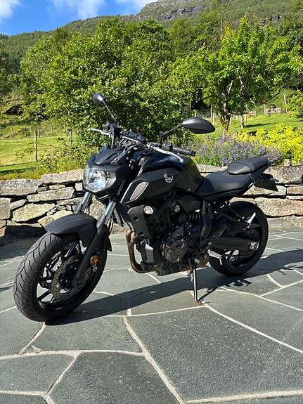 Yamaha MT-07 2 of 5