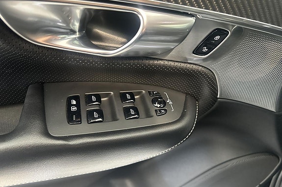 Volvo XC90 11 of 25