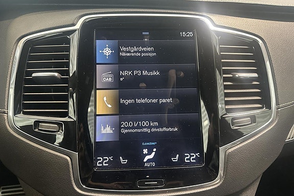 Volvo XC90 18 of 25