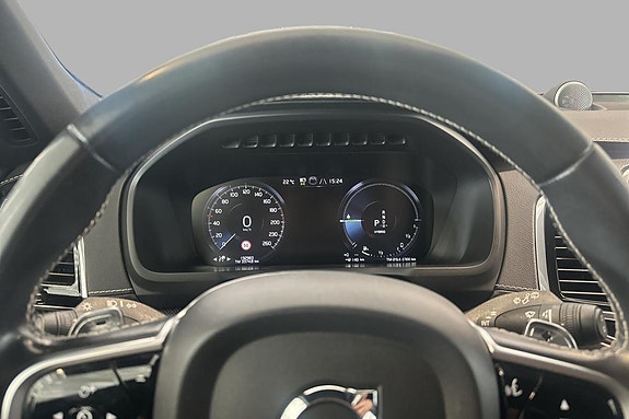 Volvo XC90 17 of 25