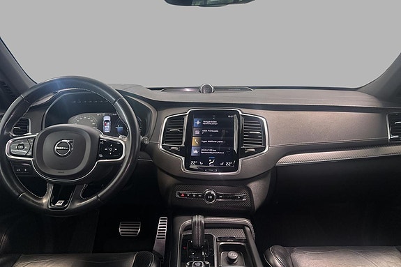 Volvo XC90 14 of 25