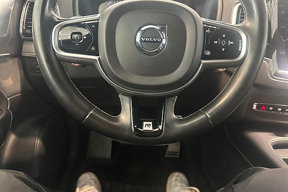 Volvo XC90 16 of 25