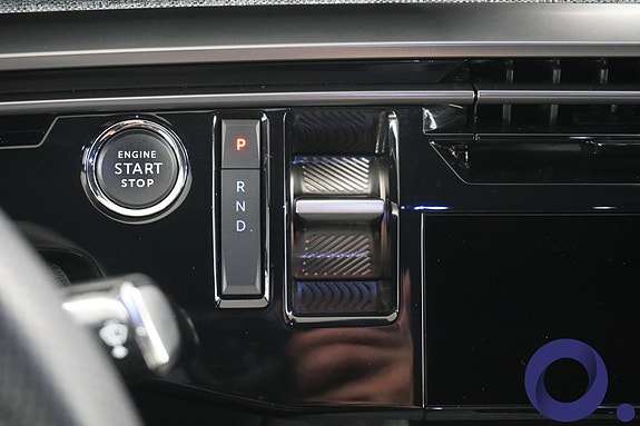 Peugeot e-3008 16 of 29