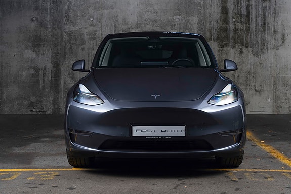 Tesla Model Y 3 of 5