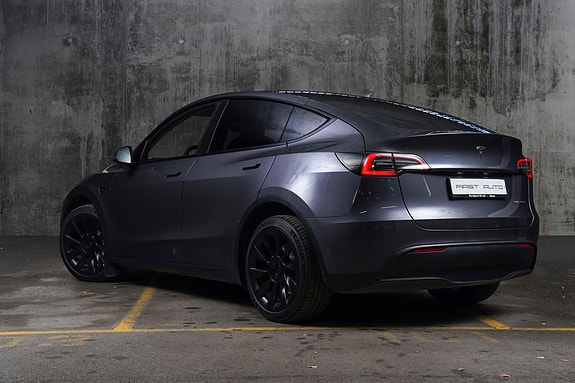Tesla Model Y 5 of 5
