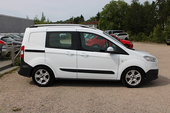 Ford Transit Courier 3 of 5