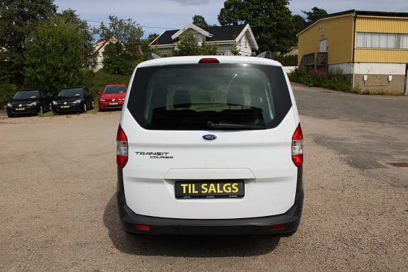 Ford Transit Courier 5 of 5