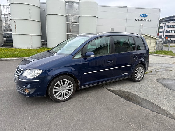 Volkswagen Touran 3 of 5