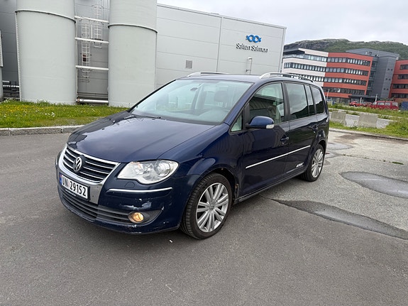 Volkswagen Touran 2 of 5
