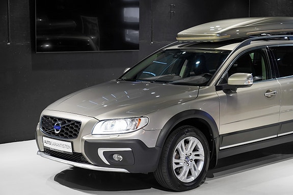 Volvo XC70 2 of 5