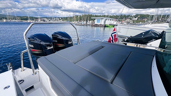 GODT UTSTYRT: Axopar 37 Cabin - Radar -Vannskibøyle - Rails på tak: GI BUD!! 8 of 30