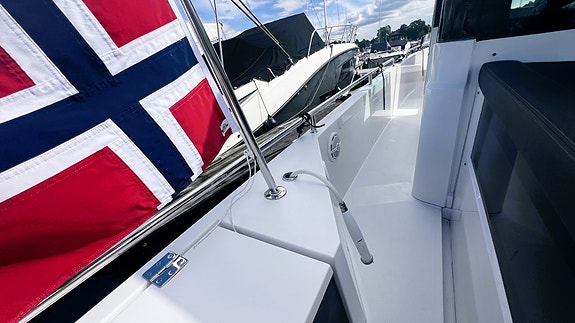 GODT UTSTYRT: Axopar 37 Cabin - Radar -Vannskibøyle - Rails på tak: GI BUD!! 11 of 30