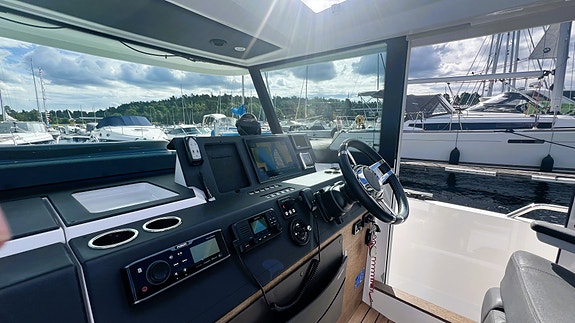 GODT UTSTYRT: Axopar 37 Cabin - Radar -Vannskibøyle - Rails på tak: GI BUD!! 25 of 30