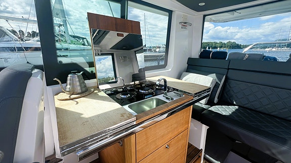 GODT UTSTYRT: Axopar 37 Cabin - Radar -Vannskibøyle - Rails på tak: GI BUD!! 22 of 30
