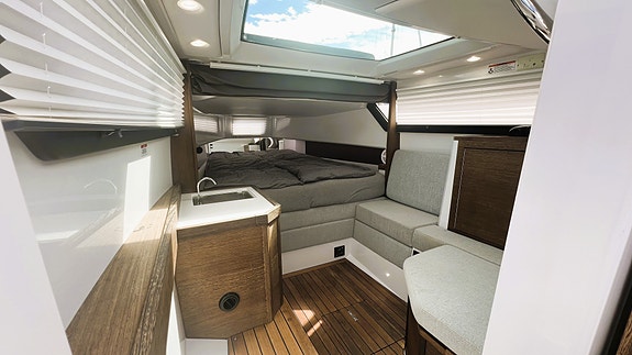 GODT UTSTYRT: Axopar 37 Cabin - Radar -Vannskibøyle - Rails på tak: GI BUD!! 28 of 30