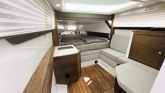 GODT UTSTYRT: Axopar 37 Cabin - Radar -Vannskibøyle - Rails på tak: GI BUD!! 27 of 30