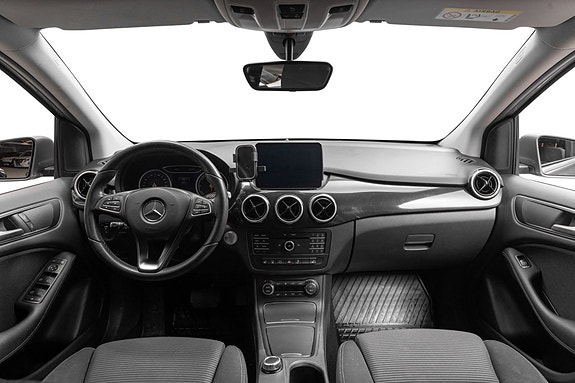 Mercedes-Benz B250 e 19 of 23