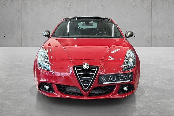 Alfa Romeo Giulietta 2 of 5