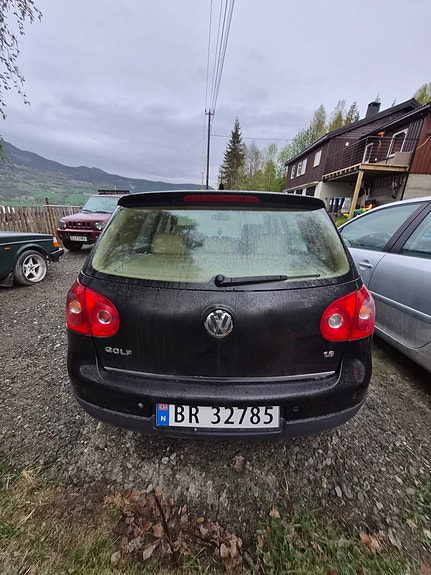 Volkswagen Golf V 5 of 5