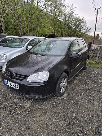 Volkswagen Golf V 2 of 5