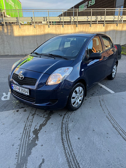 Toyota Yaris 4 of 5