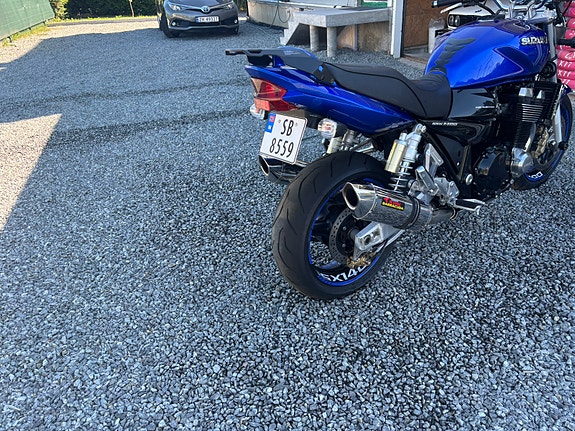Suzuki GSX 1400 3 of 27