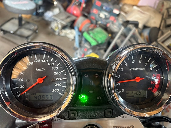 Suzuki GSX 1400 27 of 27