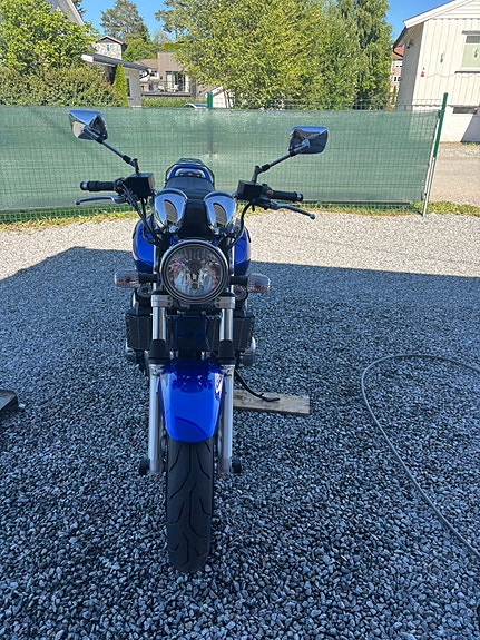 Suzuki GSX 1400 2 of 27