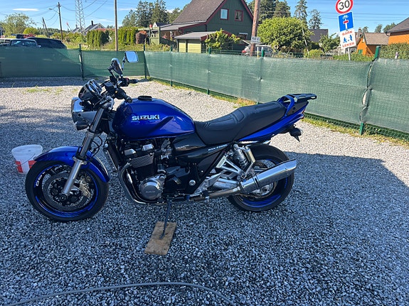 Suzuki GSX 1400 5 of 27