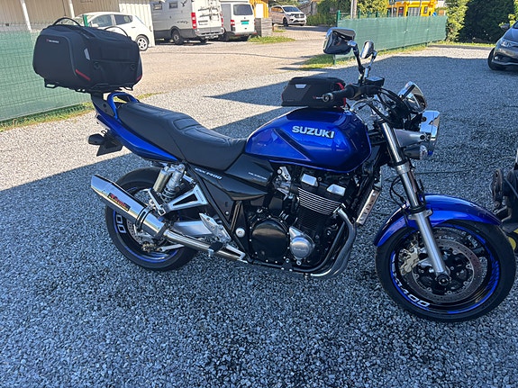 Suzuki GSX 1400 7 of 27