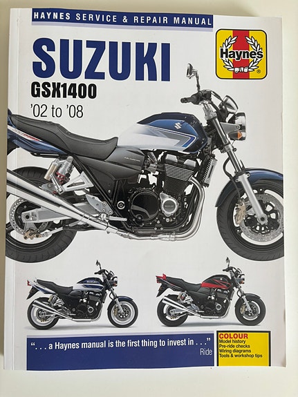 Suzuki GSX 1400 12 of 27