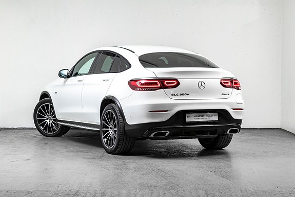 Mercedes-Benz GLC300 e 2 of 22