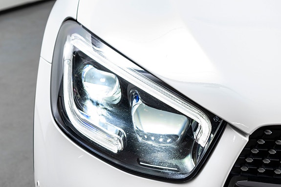 Mercedes-Benz GLC300 e 4 of 22