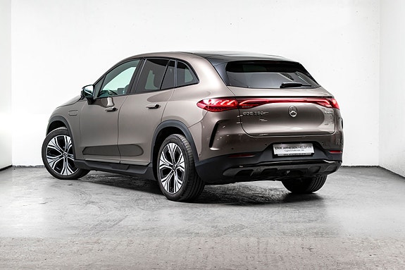 Mercedes-Benz EQE SUV 2 of 5