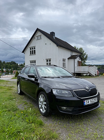 Skoda Octavia 2 of 5